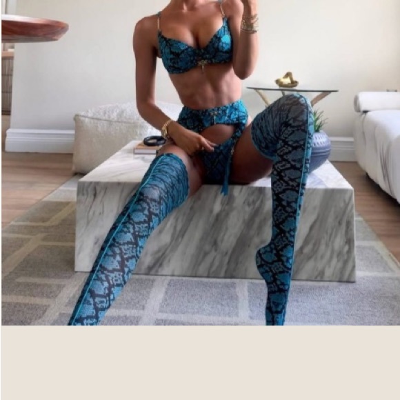 Honey Birdette 💋💋 TURQUOISE PYTHON GARTER BELT STOCKINGS‼️ - Picture 2 of 8